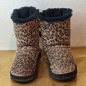 Little girls UGG cheetah print Bailey bows size 11